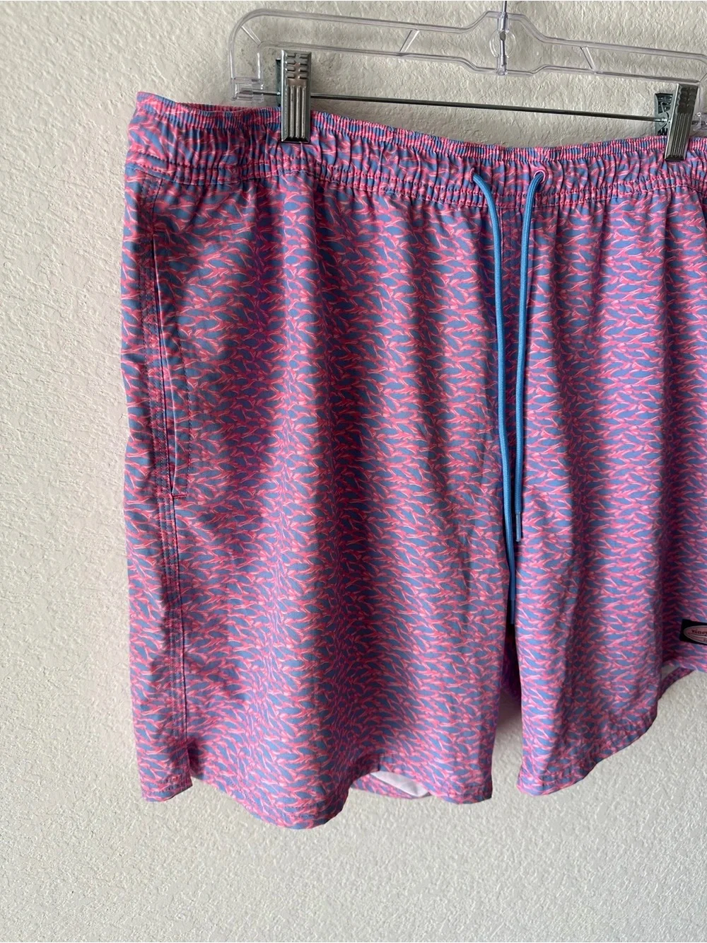 Vineyard Vines Men’s XL Pink Blue Fish Print Chappy Swim Trunks Shorts
